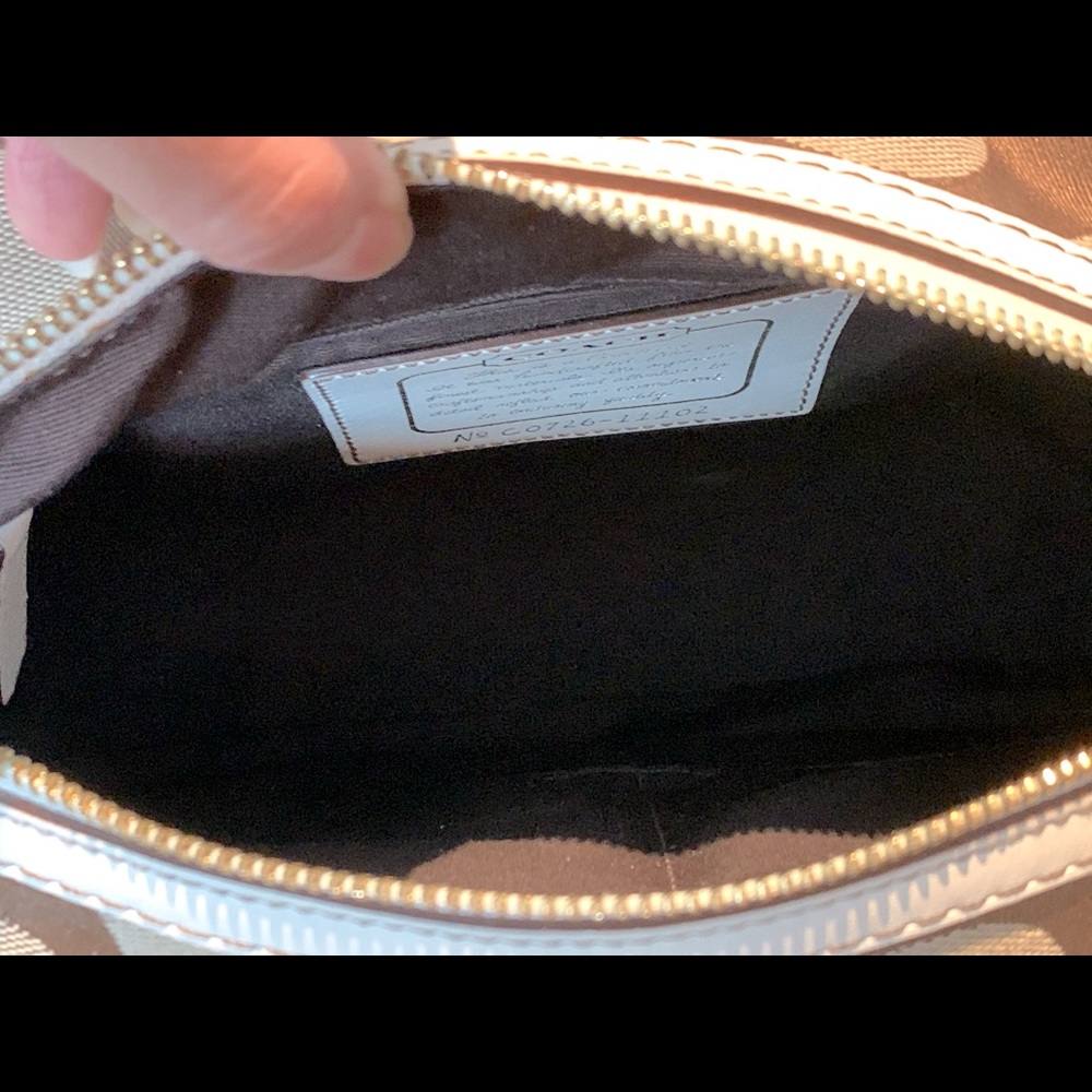 **** SOLD **** 💯COACH signature collection - large tan/cream handbag - Picture 2 of 6